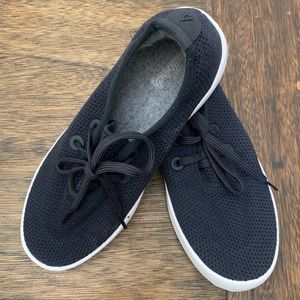Allbirds Tree skippers ( W: US 10, Color: Navy Blue)